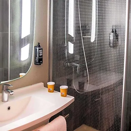 Ibis Bercy Village מלון